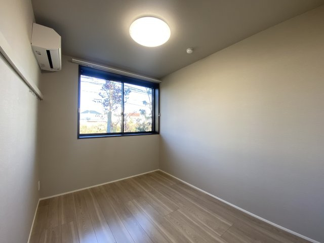 ウィズプラス等々力の洋室