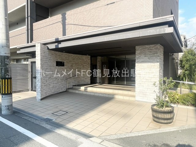 大阪市鶴見区今津北３丁目の賃貸マンションのエントランス