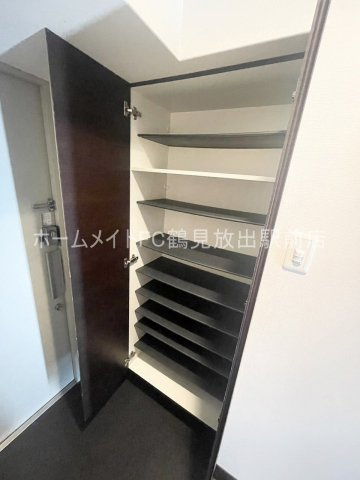 大阪市鶴見区今津北３丁目の賃貸マンションの玄関