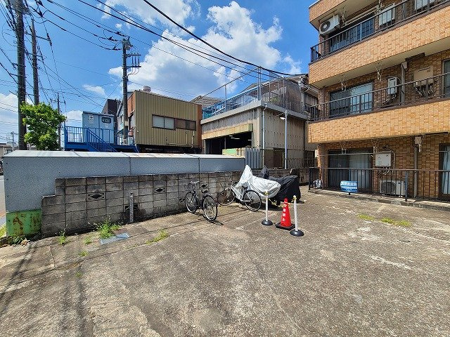 山一青木ステーツの駐車場|★敷地内に自転車駐輪場＆バイク駐輪場を完備！★