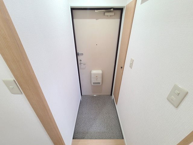 山一青木ステーツの玄関