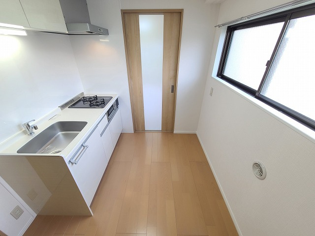 山一青木ステーツの居間・リビング|★角部屋でたっぷりと採光が取れるお部屋です★