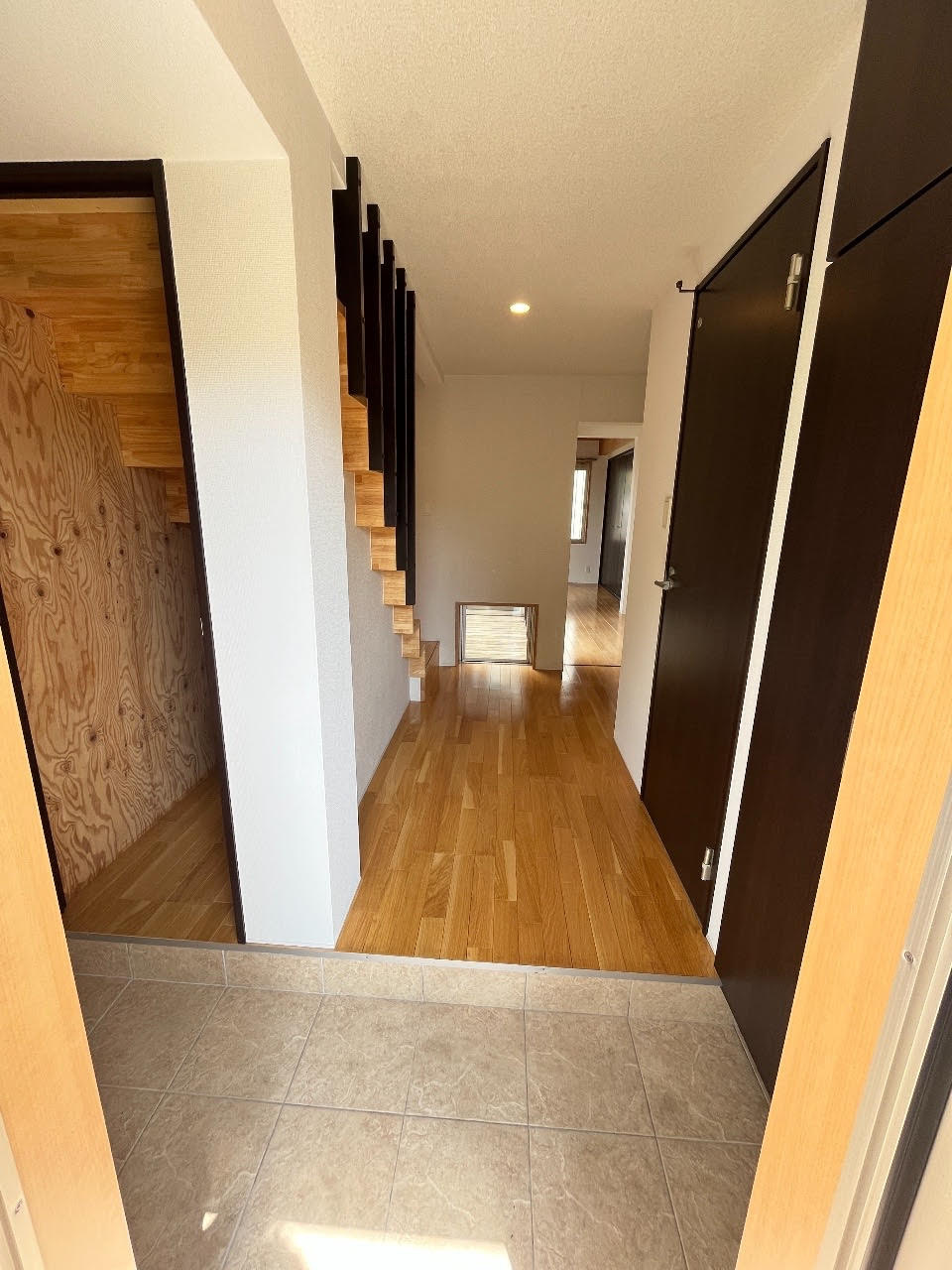 KASUGAエコパティオの玄関