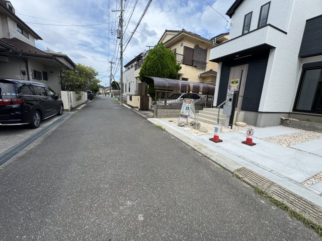 流山市前ヶ崎新築戸建（前ヶ崎４期）の前面道路含む現地写真|南側前面道路・幅員約4.5ｍ
