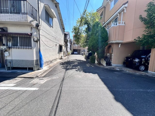 守口市菊水通4丁目戸建の前面道路含む現地写真