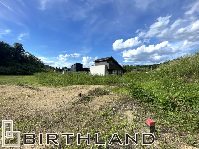 西田町芹沢字向山　住宅用地の外観