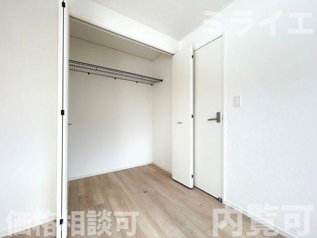 【新築戸建】札幌市南区真駒内柏丘2丁目3棟の収納|【クローゼット】
標準奥行90㎝で収納力のあるクローゼットを配置しています。