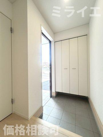 【新築戸建】札幌市南区真駒内柏丘2丁目3棟の玄関