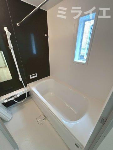 【新築戸建】札幌市南区真駒内柏丘2丁目3棟の浴室|追焚機能・浴室乾燥機能も完備しています。