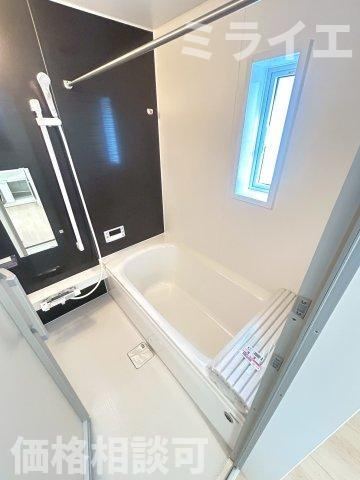 【新築戸建】札幌市南区真駒内柏丘2丁目3棟の浴室|追焚機能・浴室乾燥機能も完備しています。