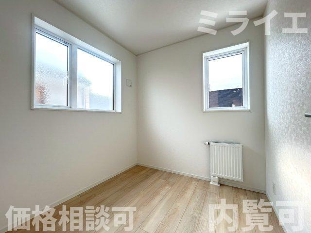 【新築戸建】札幌市南区真駒内柏丘2丁目3棟の洋室|表記サンルーム
2号棟