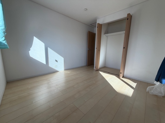 滝沢市葉の木沢山　中古住宅の洋室
