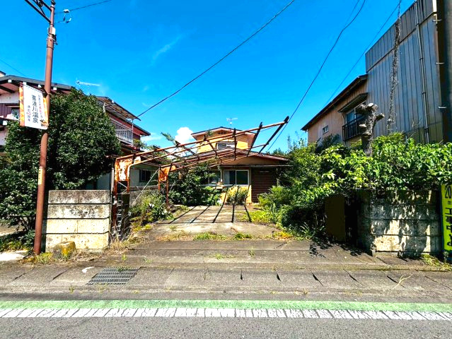 ＼蔵もあります／さくら市喜連川　中古戸建の前面道路含む現地写真