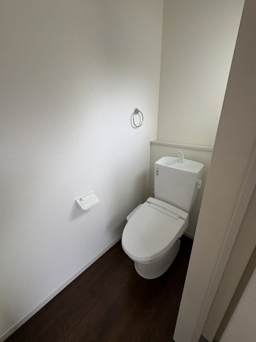 【トイレ】 | 福岡市城南区梅林1丁目2期　1号棟（全2棟）【仲介手数料無料・0円】 | 現地写真。1階のトイレです。