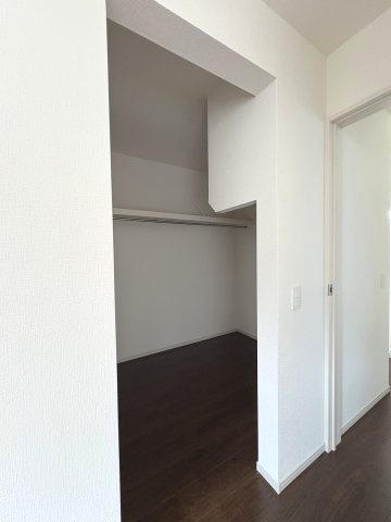 【収納】 | 福岡市城南区梅林1丁目2期　1号棟（全2棟）【仲介手数料無料・0円】 | 現地写真。ウォークインクローゼットです。