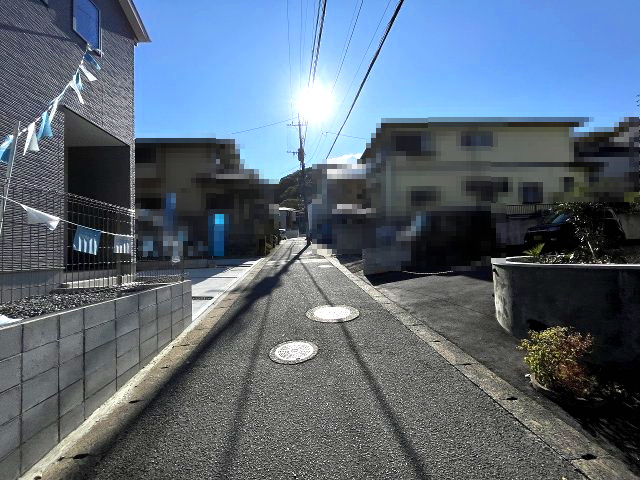 【その他】 | 福岡市城南区梅林1丁目2期　1号棟（全2棟）【仲介手数料無料・0円】 | 現地写真。前面道路です。
