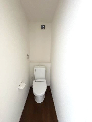 【トイレ】 | 福岡市城南区梅林1丁目2期　1号棟（全2棟）【仲介手数料無料・0円】 | 現地写真。2階にもトイレです。