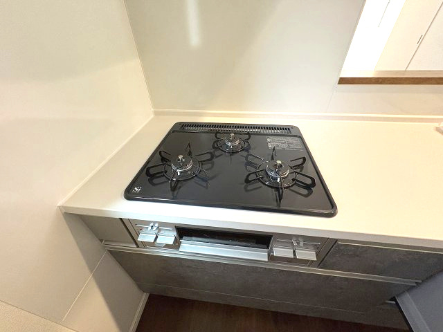 【キッチン】 | 福岡市城南区梅林1丁目2期　1号棟（全2棟）【仲介手数料無料・0円】 | 現地写真。