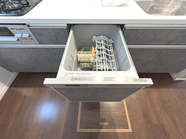 【キッチン】 | 福岡市城南区梅林1丁目2期　1号棟（全2棟）【仲介手数料無料・0円】 | 現地写真。食洗器が付いてます。