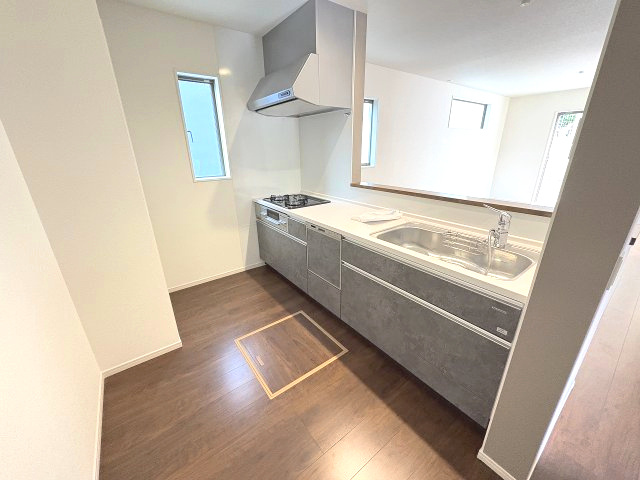 【キッチン】 | 福岡市城南区梅林1丁目2期　1号棟（全2棟）【仲介手数料無料・0円】 | 現地写真。