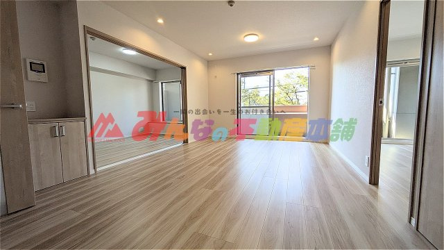 ナポレ久留米けやき通りの居間・リビング