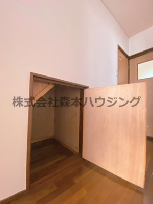 【収納】 | 　土井ハウス　 | 便利な階段下収納です