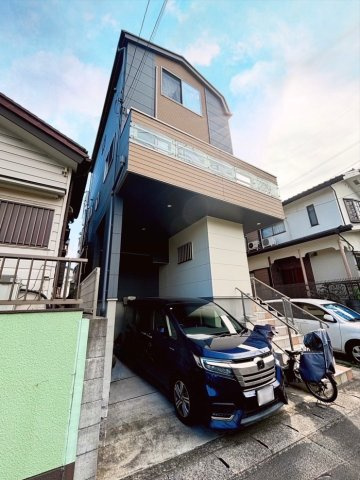 平成28年3月築の富士見1丁目戸建。令和5年に外壁の塗り直しも実施済。