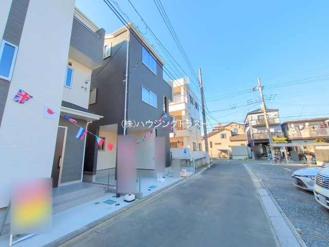 所沢市弥生町　新築戸建　全２棟　A号棟の前面道路含む現地写真