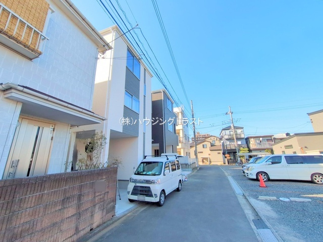 仲介手数料無料　所沢市弥生町　新築戸建　全２棟　B号棟の前面道路含む現地写真