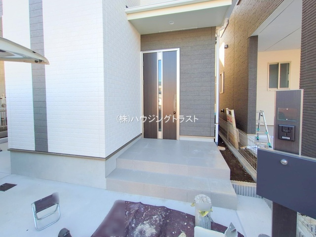 仲介手数料無料　所沢市弥生町　新築戸建　全２棟　B号棟の玄関