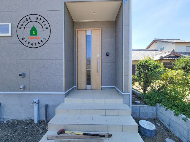 宮崎市島之内第11-3棟　(1号棟)の玄関|おでかけの時も帰った時も、「我が家」を最初に感じでもらえる素敵な空間に。