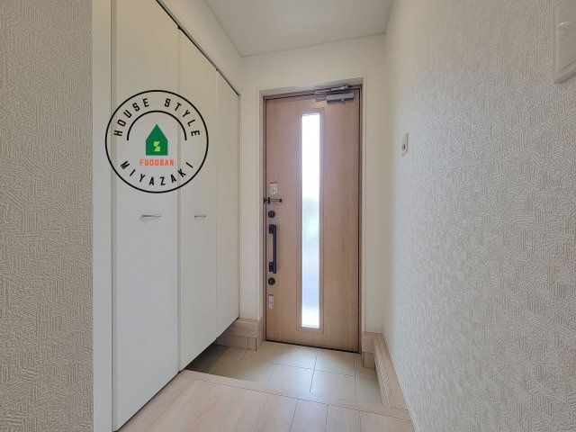 宮崎市島之内第11-3棟　(1号棟)の防犯設備|【電子キー】 玄関ドアのカギの開け閉めも、これからは電子錠でスマートに。