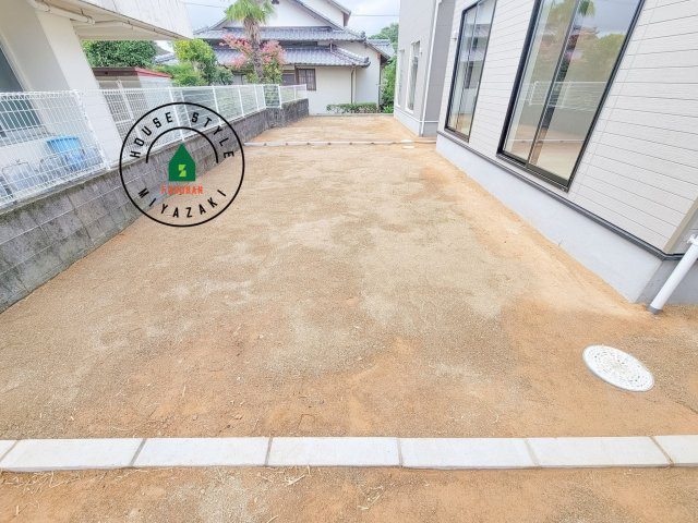 宮崎市島之内第11-3棟　(2号棟)の庭|お庭で自由な時間を過ごせます。