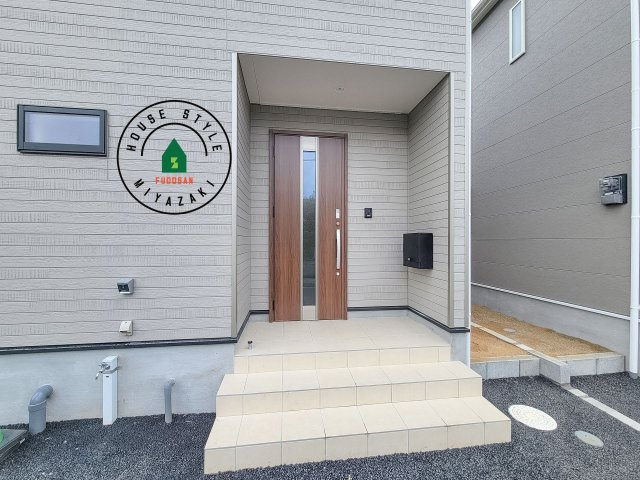 宮崎市島之内第11-3棟　(2号棟)の玄関|おでかけの時も帰った時も、「我が家」を最初に感じでもらえる素敵な空間に。