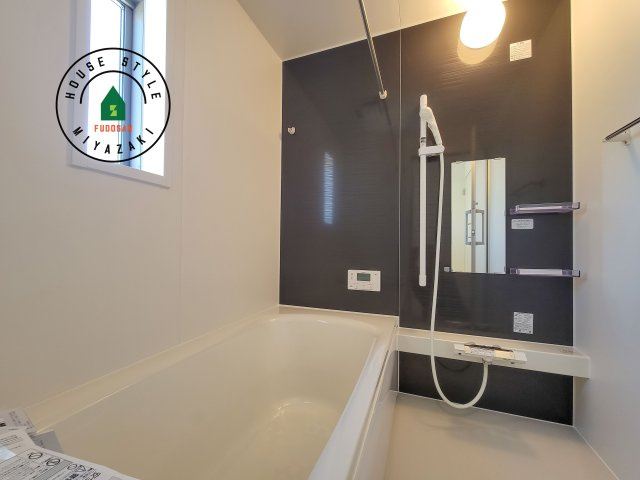 宮崎市島之内第11-3棟　(3号棟)の浴室|1日の疲れを癒してくれる広々バスルーム。雨の日のお洗濯にも大活躍な浴室乾燥機付です！