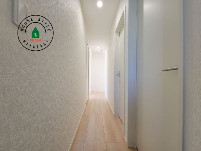 宮崎市島之内第11-3棟　(3号棟)の内装|平屋はワンフロアしかないため、部屋と部屋の距離が近くなります。 生活音の緩衝材として廊下を活用するのがおすすめです。