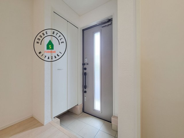 宮崎市島之内第11-3棟　(3号棟)の防犯設備|【電子キー】 玄関ドアのカギの開け閉めも、これからは電子錠でスマートに。