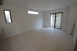 【居間・リビング】 | 【仲介手数料無料！！】日野市日野本町4丁目　新築戸建て（全5棟）4号棟　4580万円 | LDK16.25帖