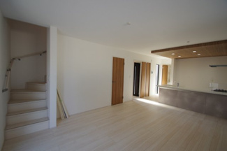 【居間・リビング】 | 【仲介手数料無料！！】日野市日野本町4丁目　新築戸建て（全5棟）4号棟　4580万円