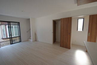 【居間・リビング】 | 【仲介手数料無料！！】日野市日野本町4丁目　新築戸建て（全5棟）4号棟　4580万円