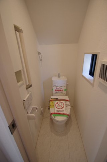 【トイレ】 | 【仲介手数料無料！！】日野市日野本町4丁目　新築戸建て（全5棟）4号棟　4580万円