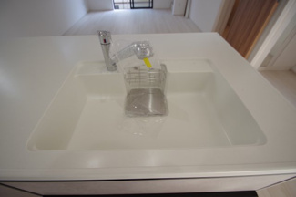 【キッチン】 | 【仲介手数料無料！！】日野市日野本町4丁目　新築戸建て（全5棟）4号棟　4580万円 | 浄水器付き水栓