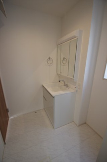 【脱衣所】 | 【仲介手数料無料！！】日野市日野本町4丁目　新築戸建て（全5棟）4号棟　4580万円 | 洗面所