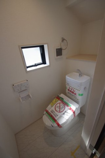 【トイレ】 | 【仲介手数料無料！！】日野市日野本町4丁目　新築戸建て（全5棟）4号棟　4580万円