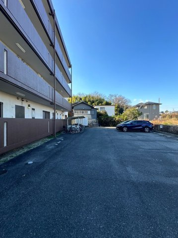 メゾンうちこしの駐車場