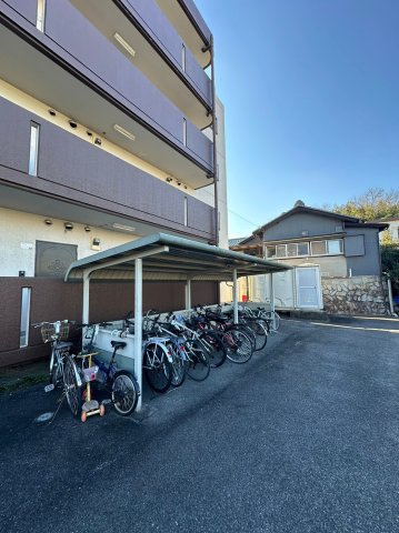 メゾンうちこしの駐車場