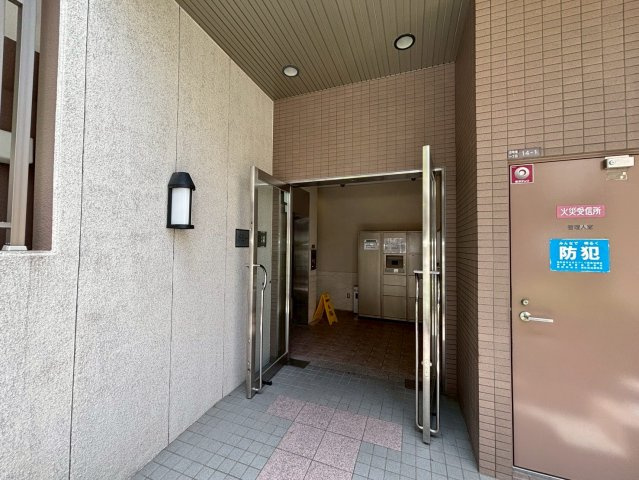 大阪市西区京町堀１丁目の賃貸マンションのエントランス