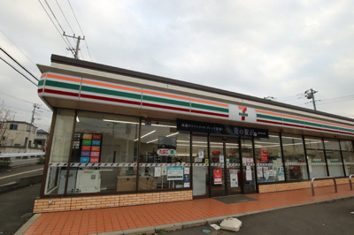 セブン-イレブン柏高柳駅西店まで300ｍ