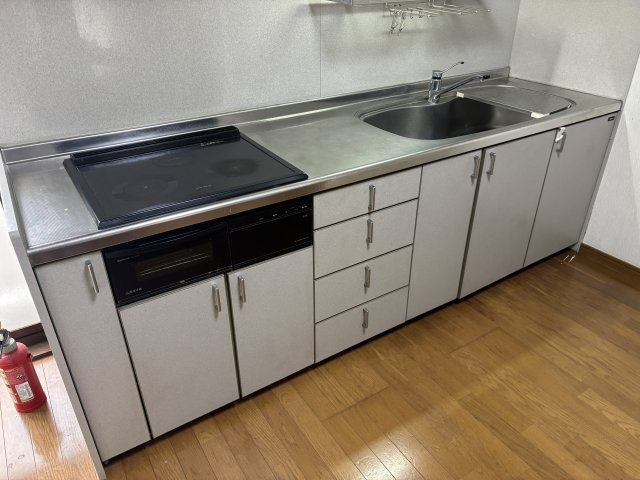 平吹町貸家のキッチン|きれいなキッチンです