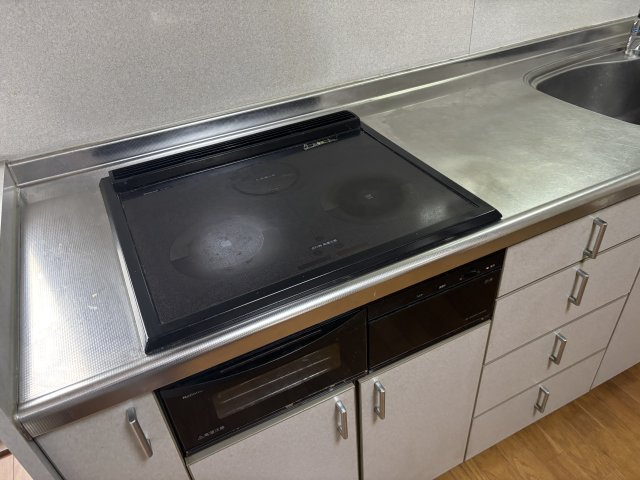 平吹町貸家のキッチン|お料理しやすいキッチンです